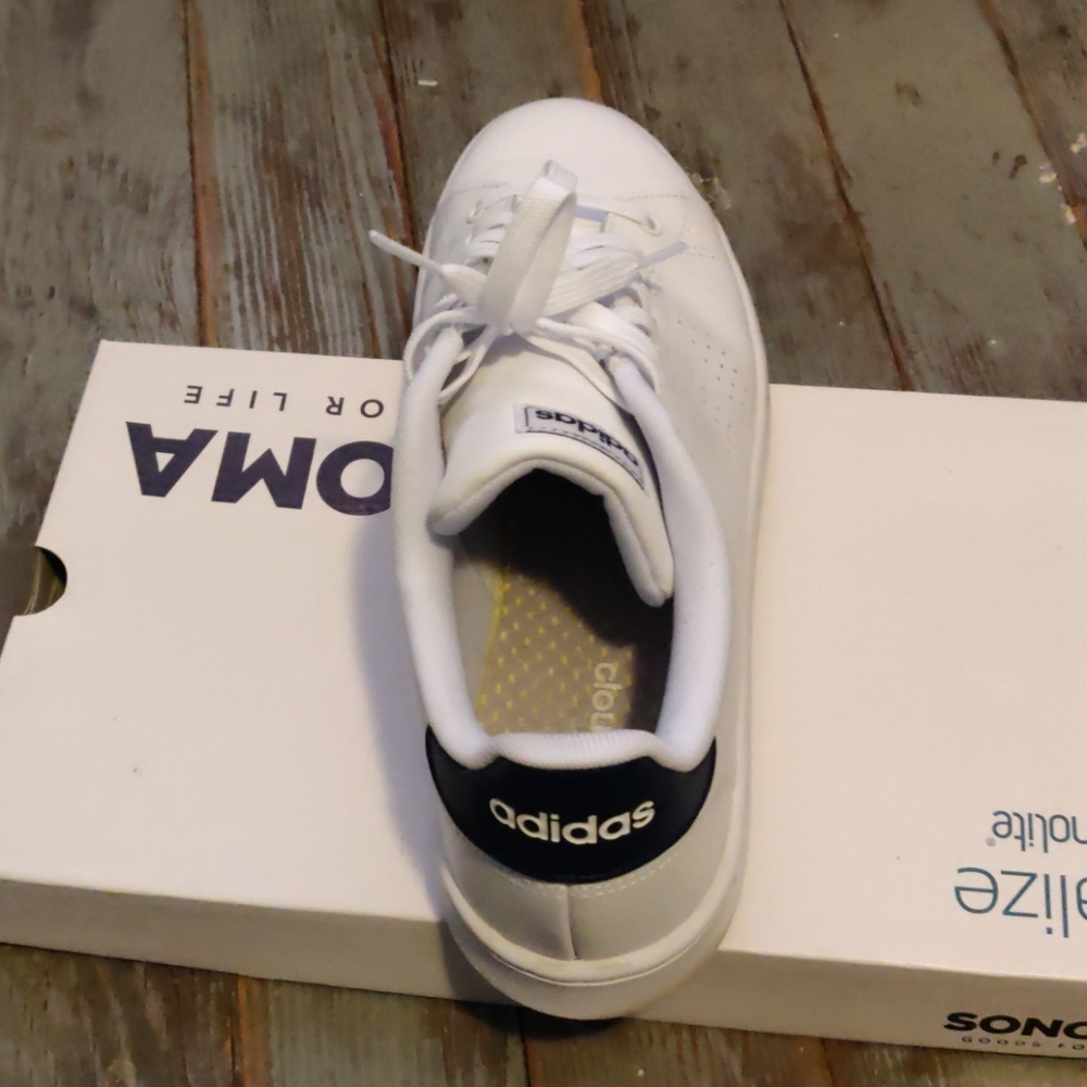 Sneaker - Picture 2 of 2